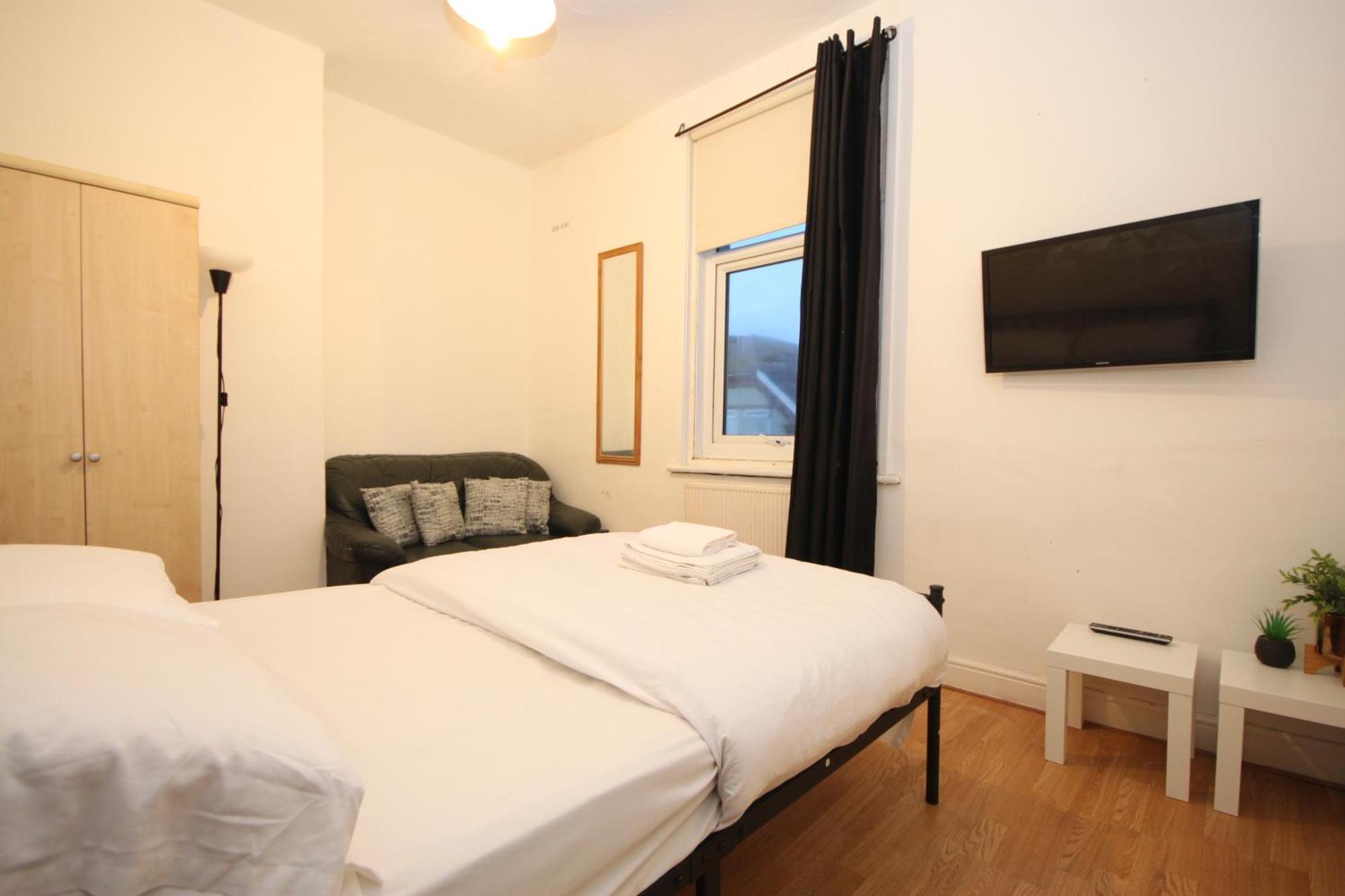 Barton Seaview, Self Catering Studio Apartments, Promenade & Central Beach Location, Families, Couples Or 23 Years Plus Only, Free Parking Blackpool Kültér fotó