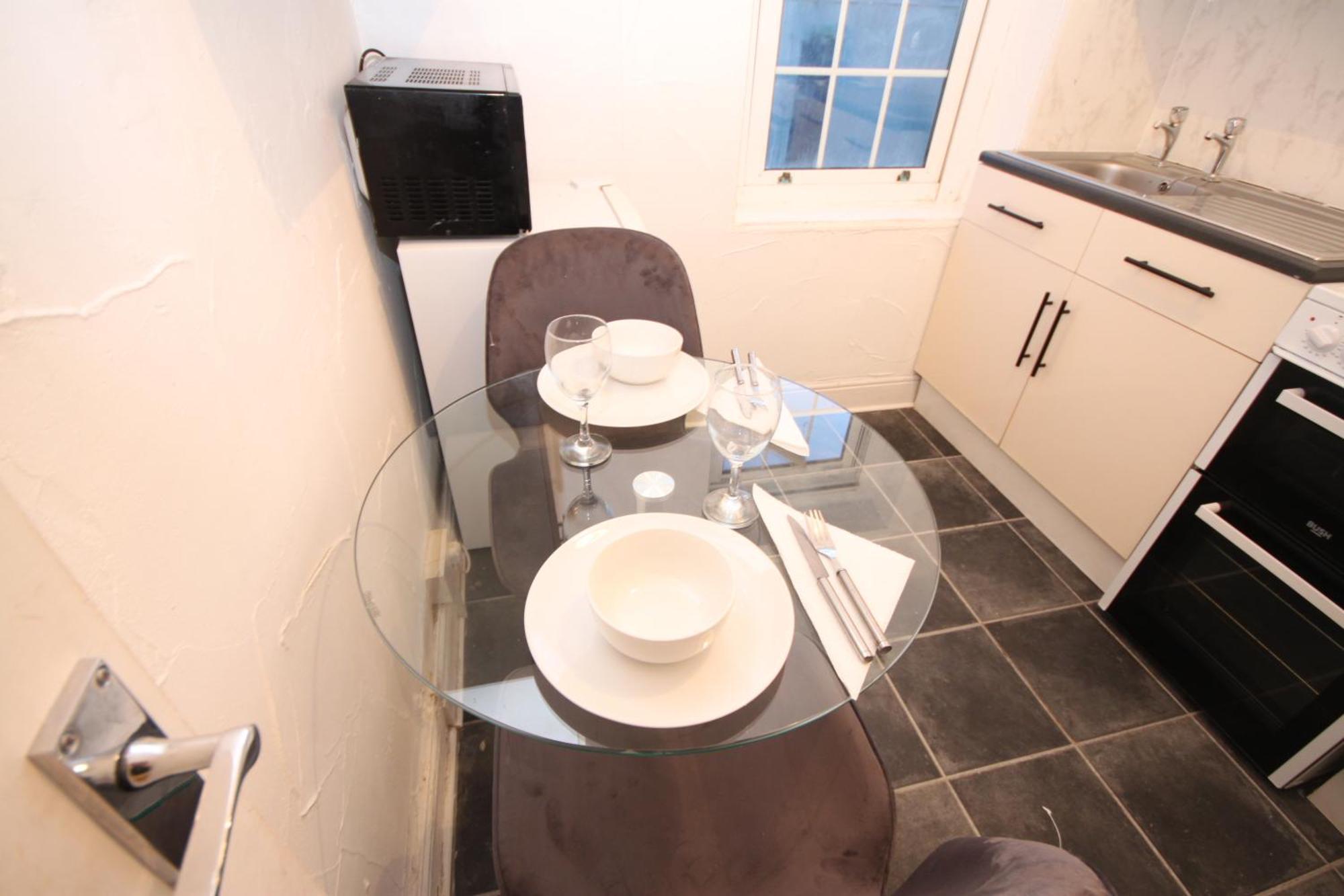 Barton Seaview, Self Catering Studio Apartments, Promenade & Central Beach Location, Families, Couples Or 23 Years Plus Only, Free Parking Blackpool Szoba fotó
