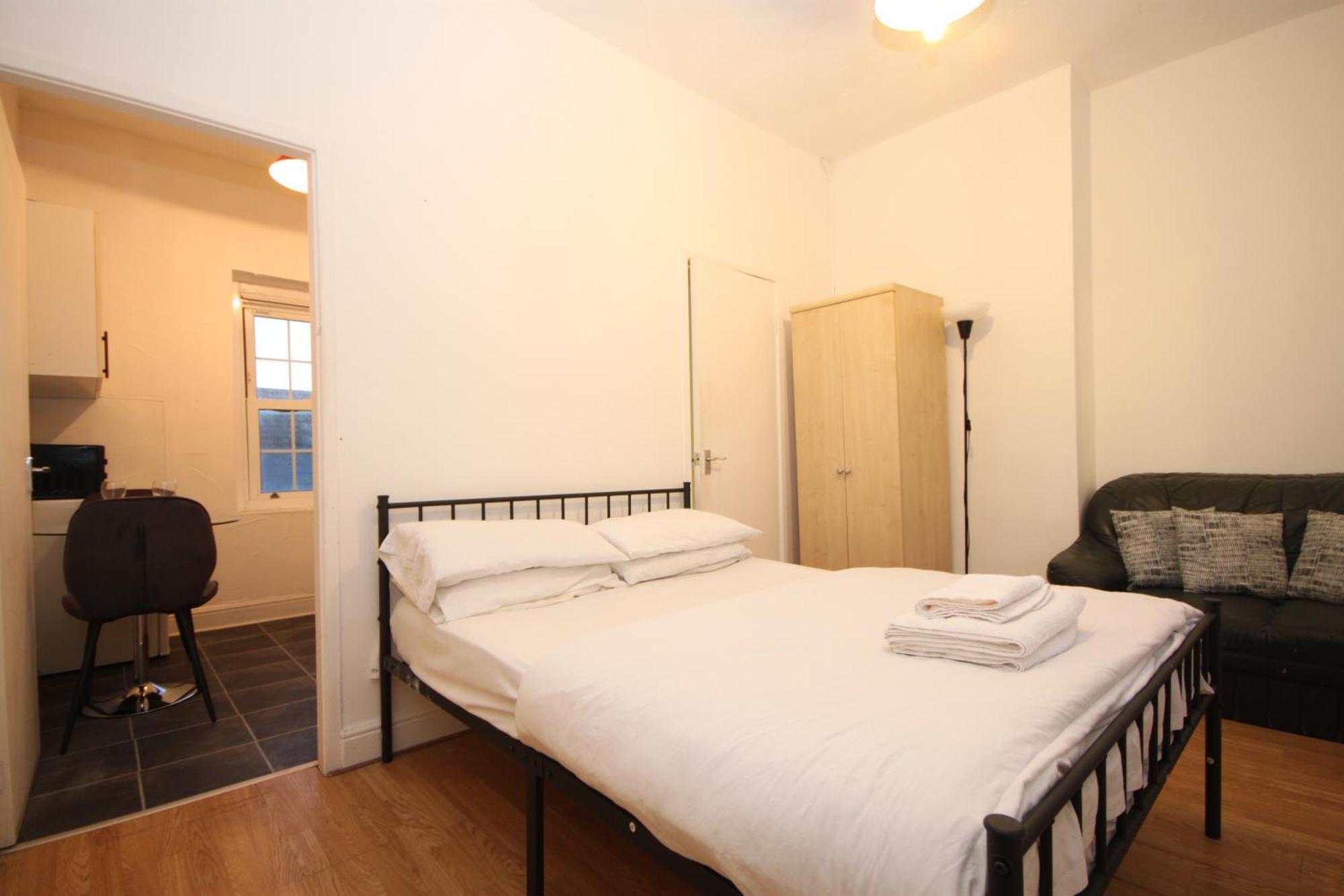 Barton Seaview, Self Catering Studio Apartments, Promenade & Central Beach Location, Families, Couples Or 23 Years Plus Only, Free Parking Blackpool Szoba fotó
