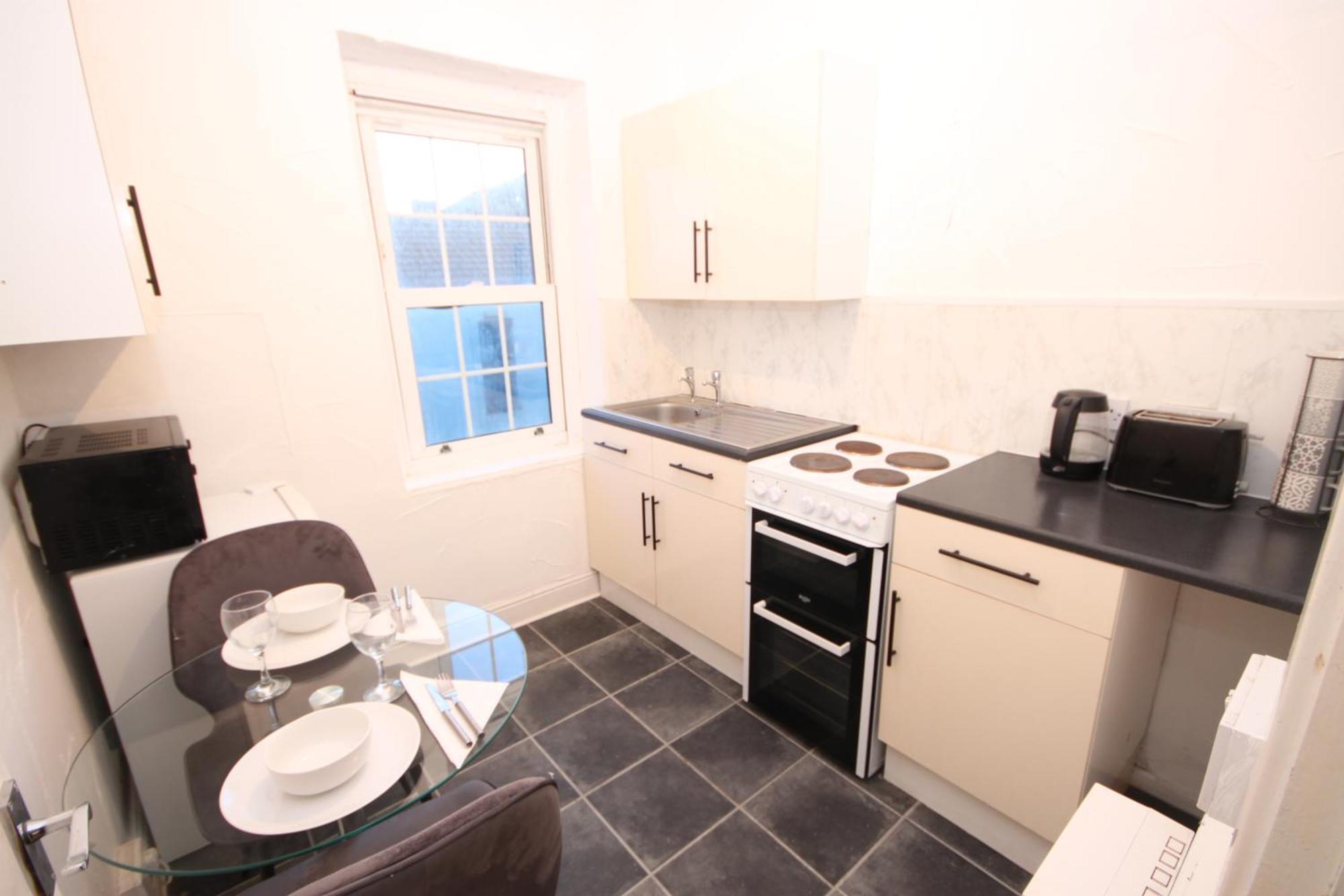 Barton Seaview, Self Catering Studio Apartments, Promenade & Central Beach Location, Families, Couples Or 23 Years Plus Only, Free Parking Blackpool Kültér fotó