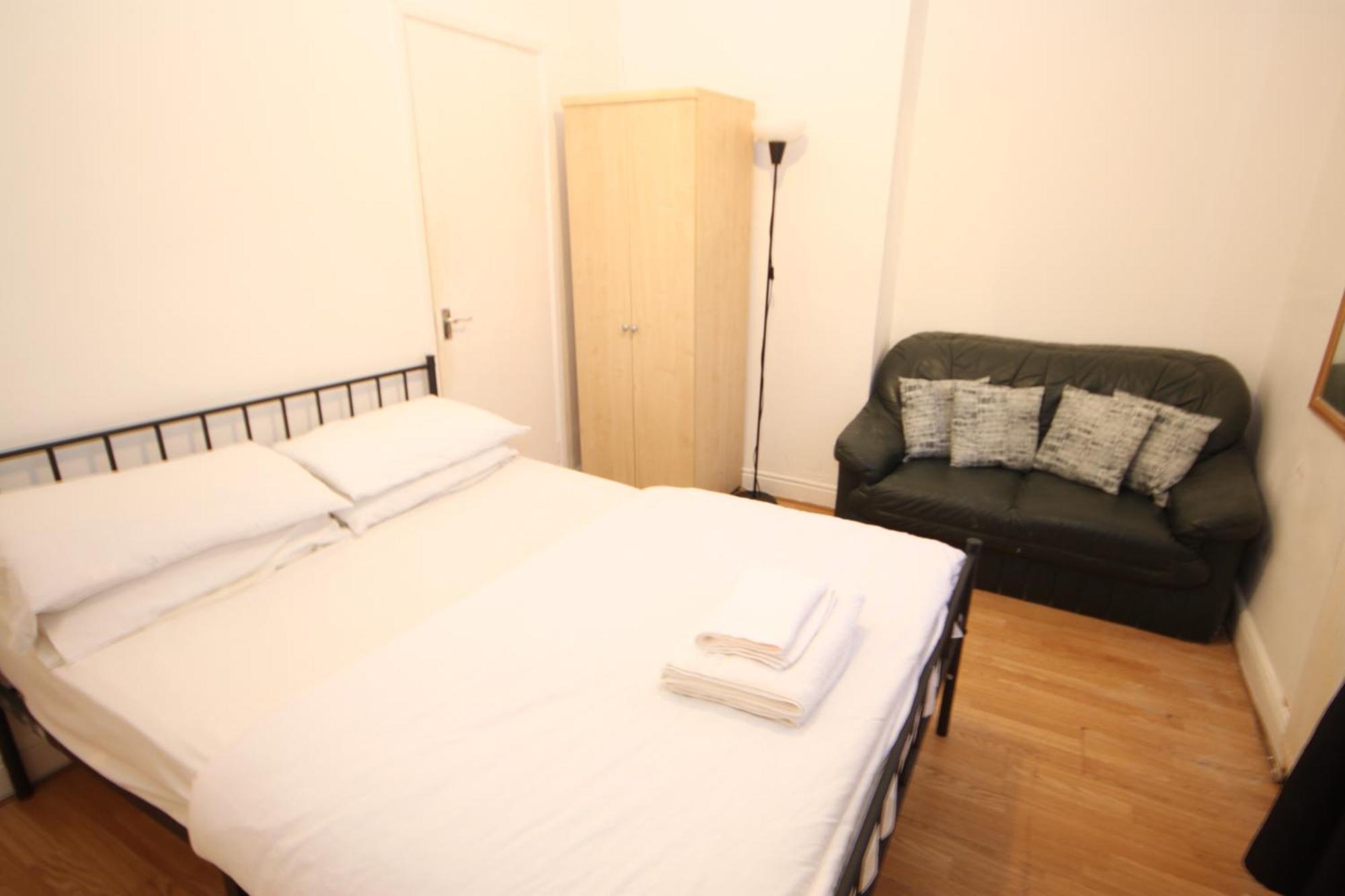 Barton Seaview, Self Catering Studio Apartments, Promenade & Central Beach Location, Families, Couples Or 23 Years Plus Only, Free Parking Blackpool Kültér fotó
