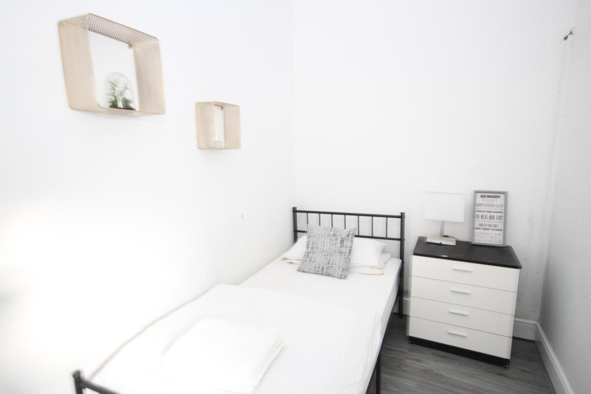 Barton Seaview, Self Catering Studio Apartments, Promenade & Central Beach Location, Families, Couples Or 23 Years Plus Only, Free Parking Blackpool Kültér fotó