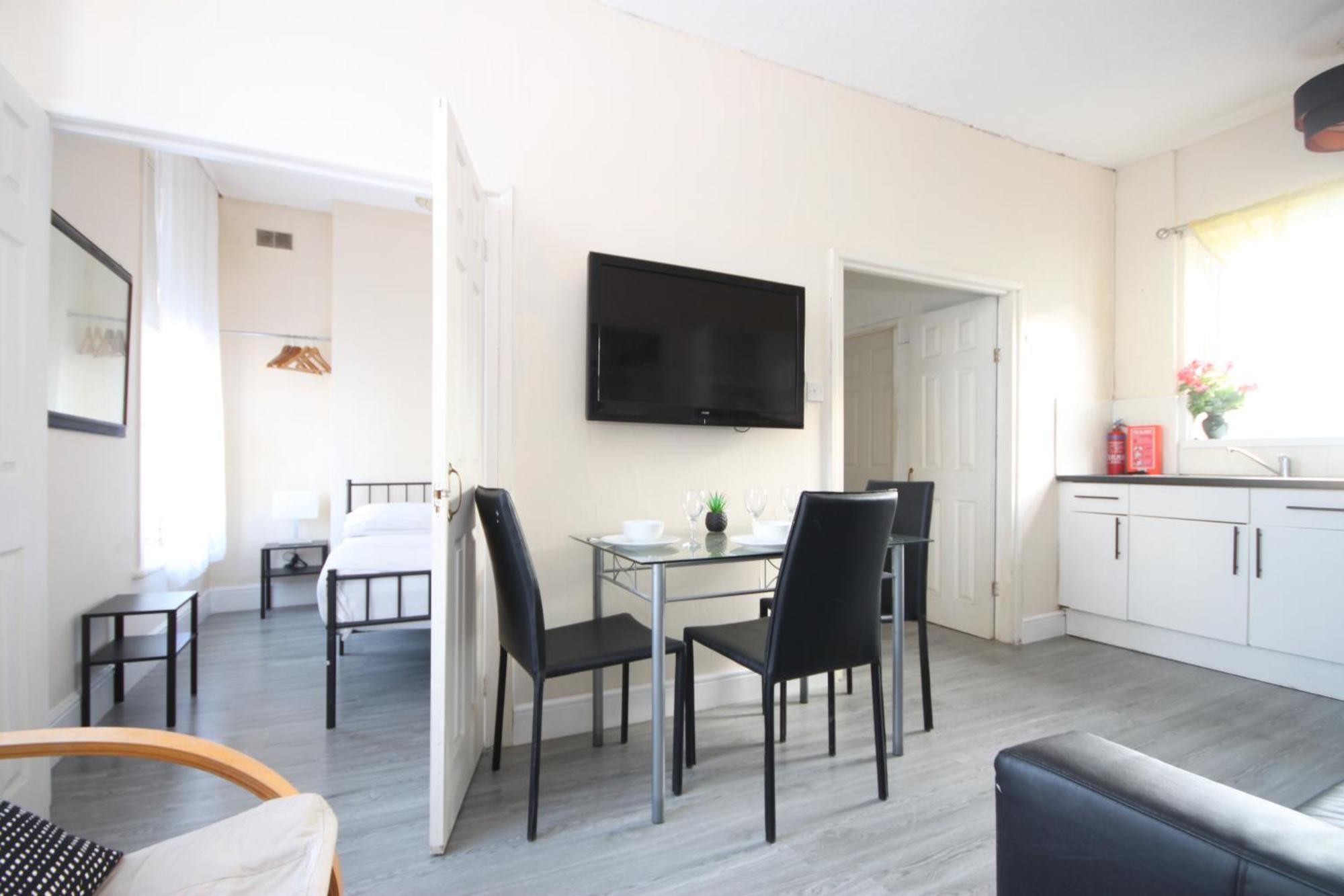Barton Seaview, Self Catering Studio Apartments, Promenade & Central Beach Location, Families, Couples Or 23 Years Plus Only, Free Parking Blackpool Kültér fotó
