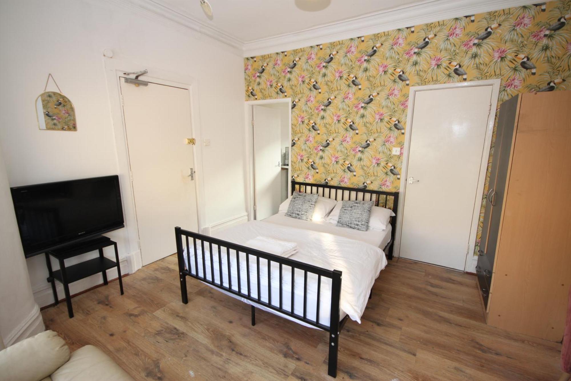 Barton Seaview, Self Catering Studio Apartments, Promenade & Central Beach Location, Families, Couples Or 23 Years Plus Only, Free Parking Blackpool Kültér fotó