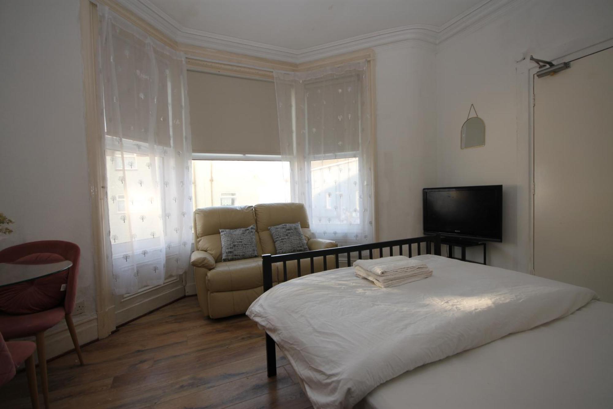 Barton Seaview, Self Catering Studio Apartments, Promenade & Central Beach Location, Families, Couples Or 23 Years Plus Only, Free Parking Blackpool Szoba fotó