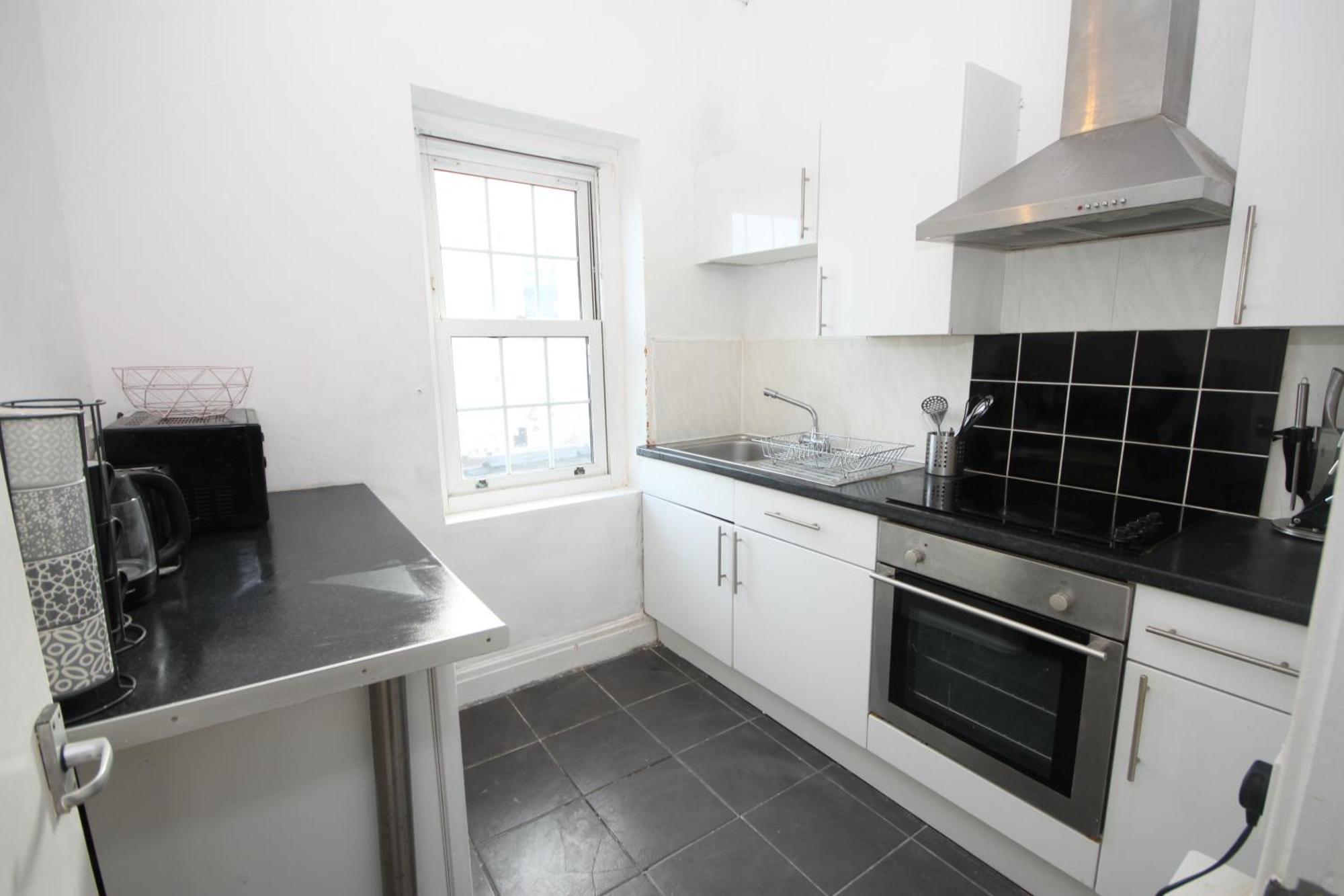 Barton Seaview, Self Catering Studio Apartments, Promenade & Central Beach Location, Families, Couples Or 23 Years Plus Only, Free Parking Blackpool Szoba fotó