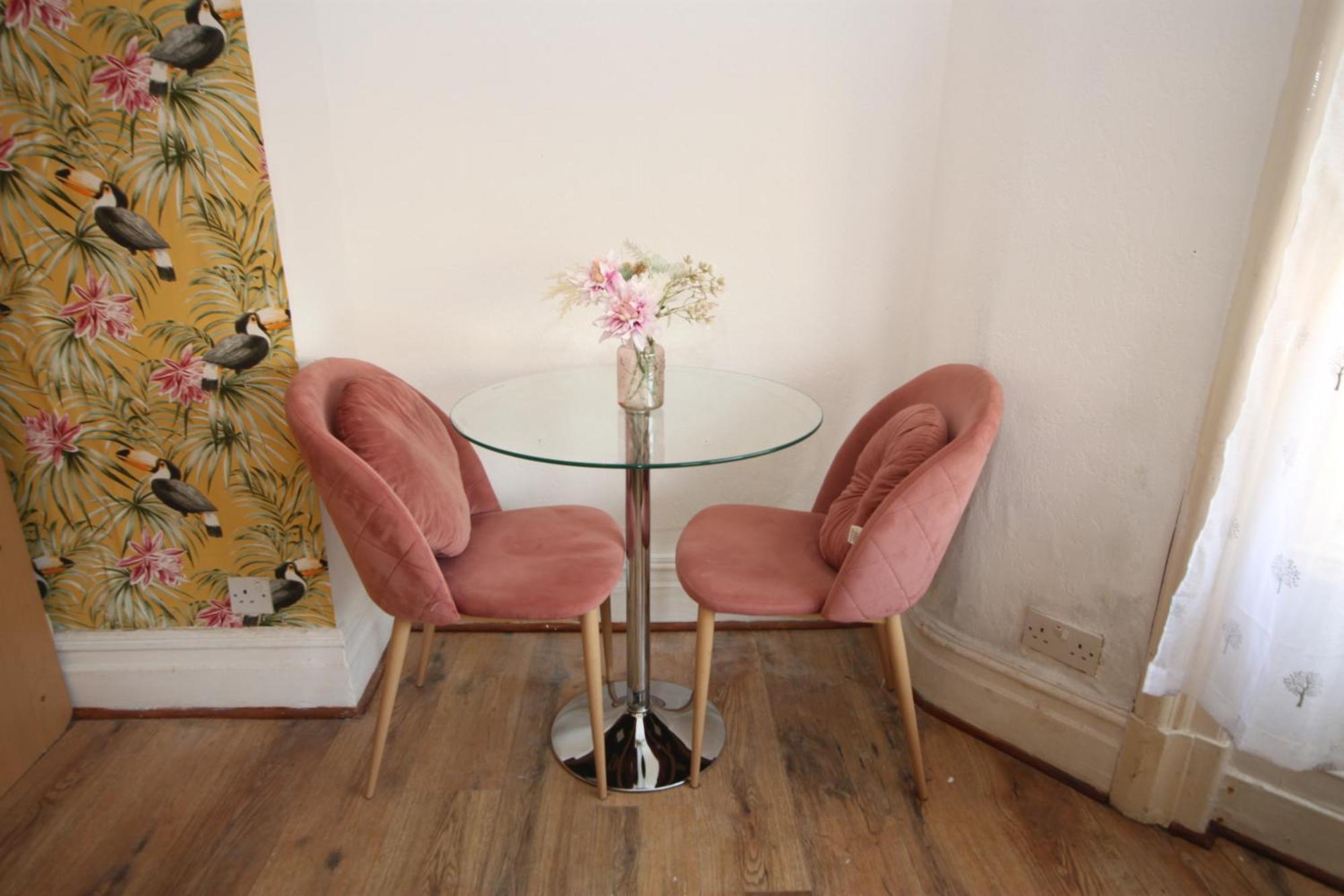 Barton Seaview, Self Catering Studio Apartments, Promenade & Central Beach Location, Families, Couples Or 23 Years Plus Only, Free Parking Blackpool Kültér fotó