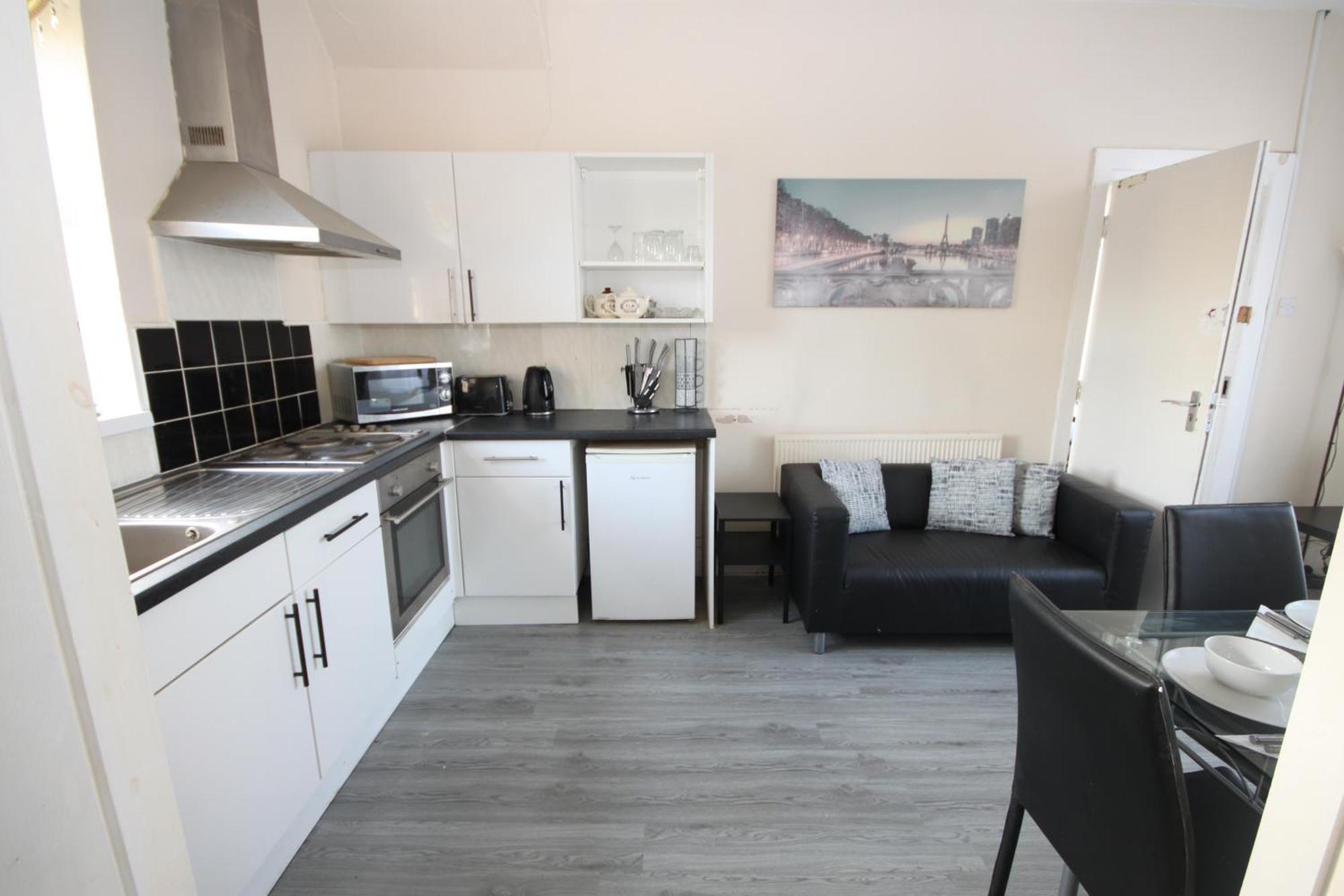 Barton Seaview, Self Catering Studio Apartments, Promenade & Central Beach Location, Families, Couples Or 23 Years Plus Only, Free Parking Blackpool Kültér fotó