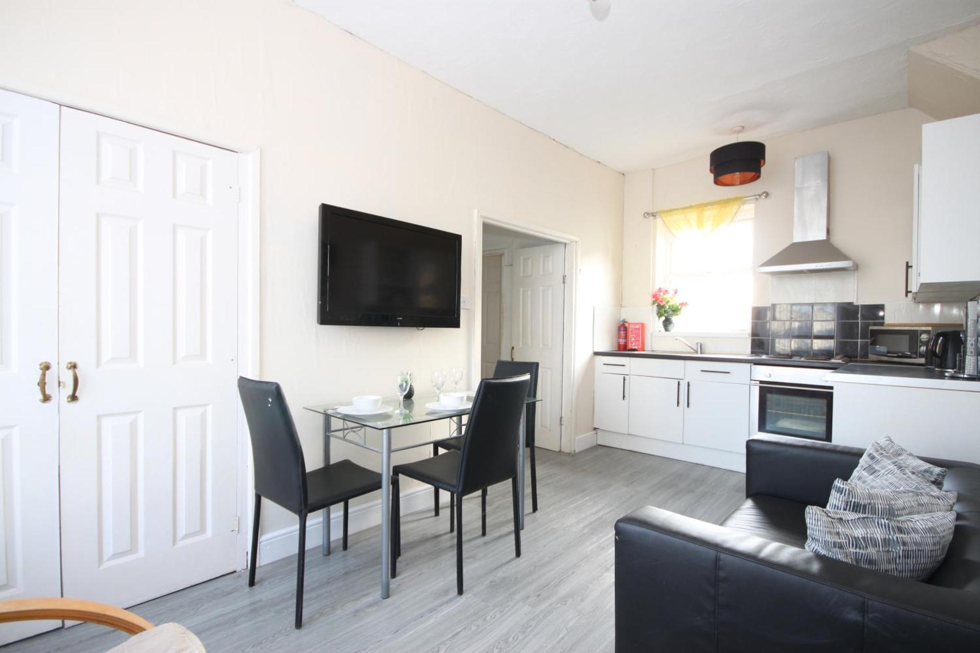 Barton Seaview, Self Catering Studio Apartments, Promenade & Central Beach Location, Families, Couples Or 23 Years Plus Only, Free Parking Blackpool Kültér fotó