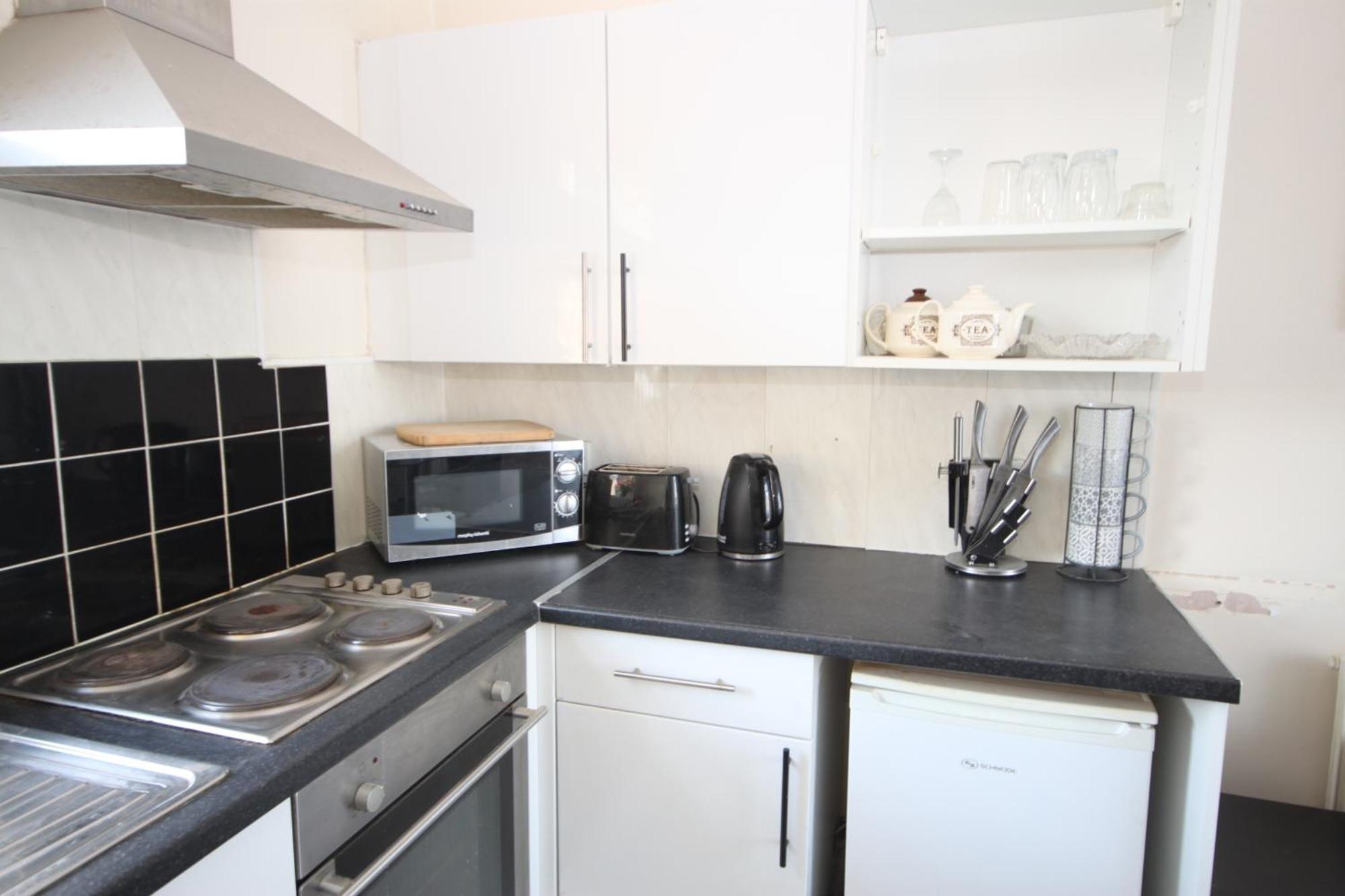 Barton Seaview, Self Catering Studio Apartments, Promenade & Central Beach Location, Families, Couples Or 23 Years Plus Only, Free Parking Blackpool Kültér fotó