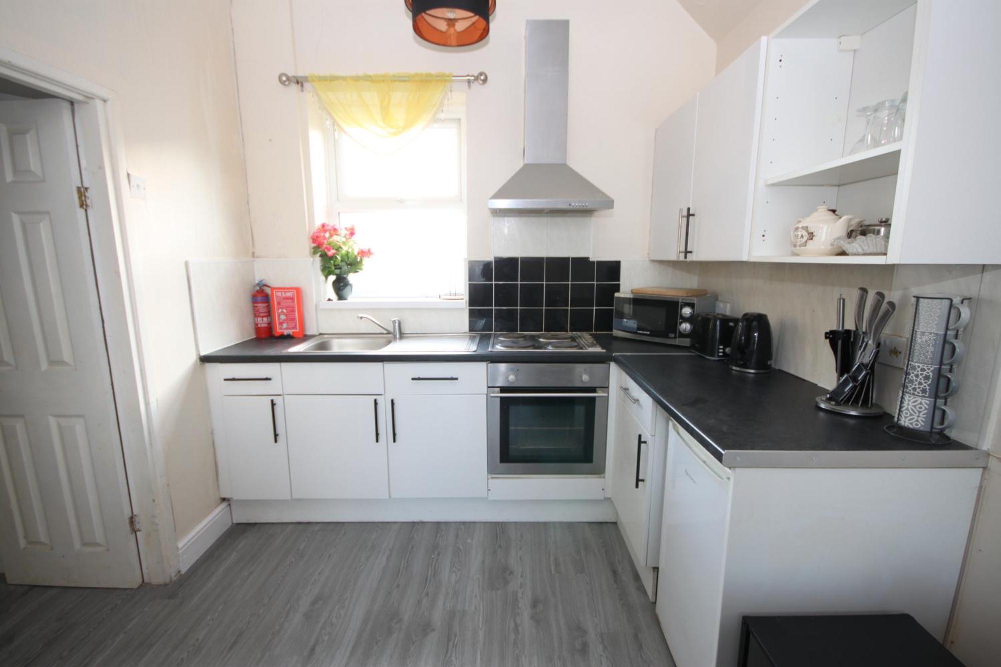 Barton Seaview, Self Catering Studio Apartments, Promenade & Central Beach Location, Families, Couples Or 23 Years Plus Only, Free Parking Blackpool Kültér fotó